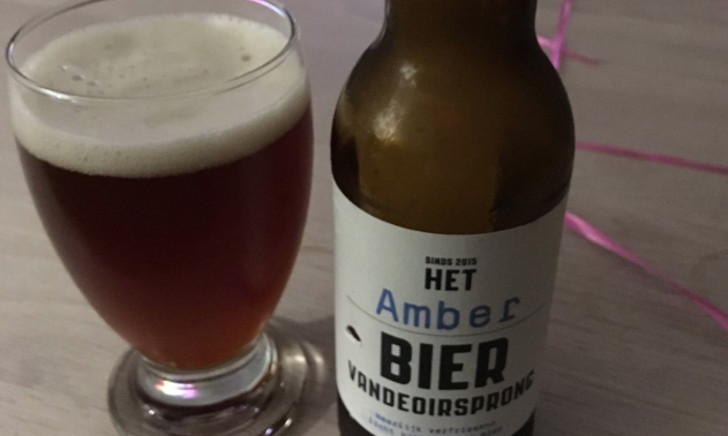 Het amber bier Vandeoirsprong 